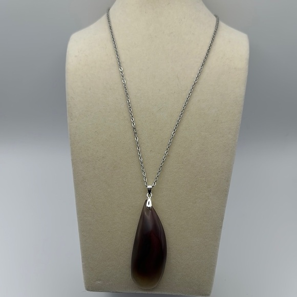 Elegant Long Oval Agate Pendant Necklace - Picture 2 of 8